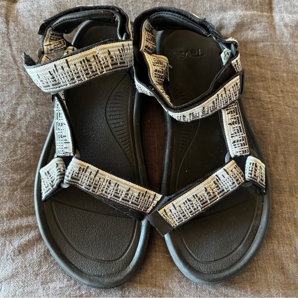 Teva Women's Hurricane XLT2 Atmosphere Black/ White, SIZE 8 EXCELLENT CONDITION